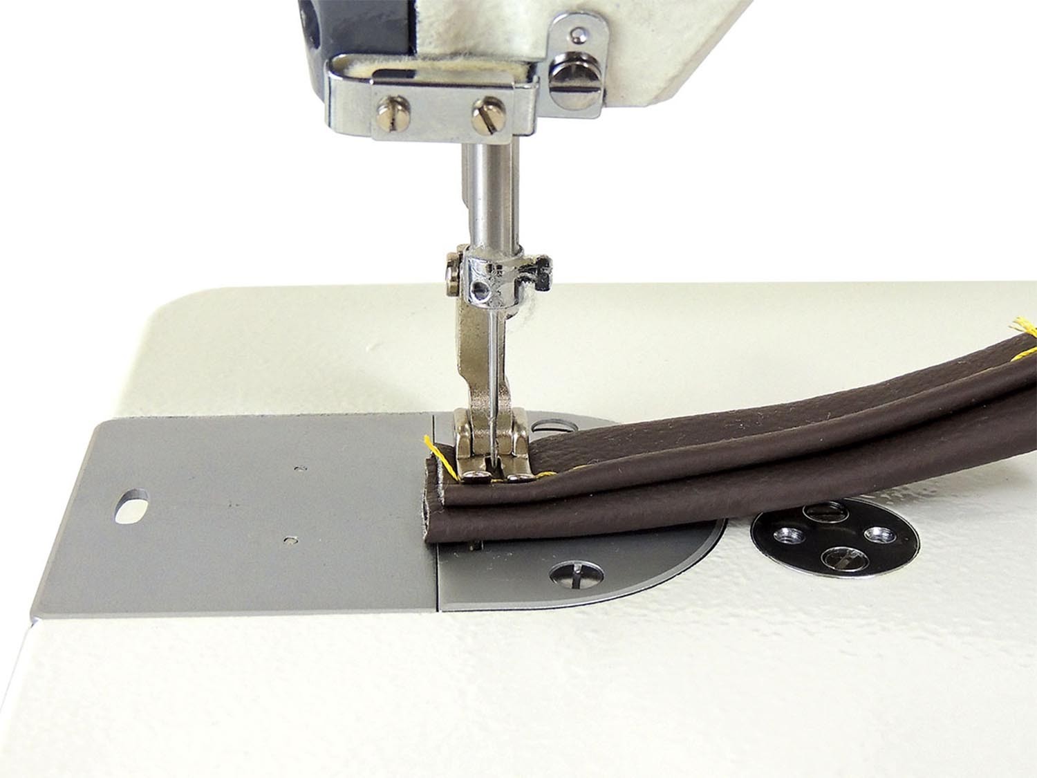 maquina-de-costura-reta-industrial-automatica-com-motor-direct-drive-painel-integrado-lancadeira-grande-alpha-lh-202dp-detalhe