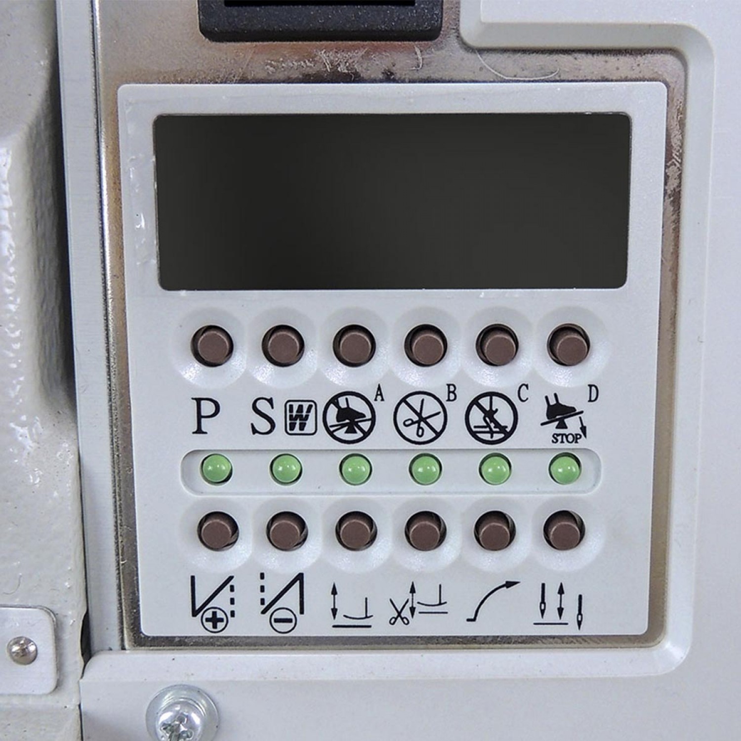 maquina-de-costura-galoneira-cilindrica-com-corte-de-linha-pneumatico-e-motor-direct-drive-kingtex-cxm2000-0-356m1ucp-x1-painel
